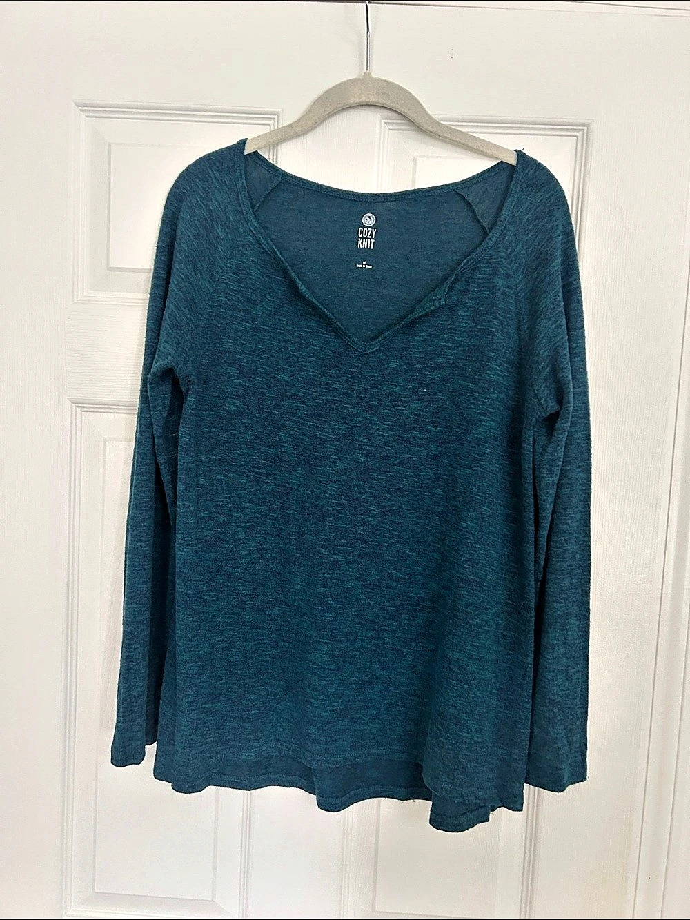 Time and Tru Cozy Knit V-Neck Long Sleeve Top in Blue Like New